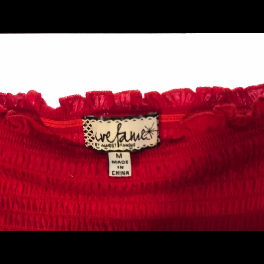 🛍Trendy Red Crop Top🎊 - Picture 2 of 3